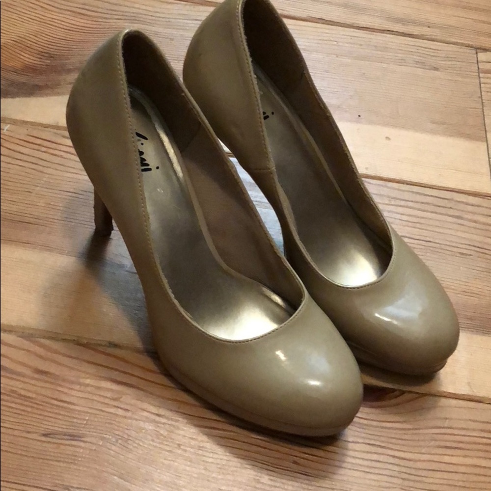 Nude Heels Size 8